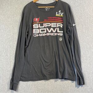 Nike Tee Tampa Bay Buccaneers T-Shirt Size Large Gray Super Bowl Champions LIV